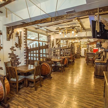 Aef-Butik Hotel Bakoe Buitenkant foto