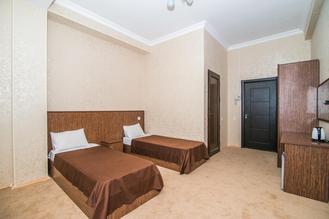 Aef-Butik Hotel Bakoe Buitenkant foto